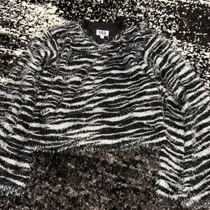 Mia NY zebra crop sweater worn once looks brand new size large